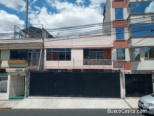 Vendo Amplia Casa sobre la Av Real Audiencia, de 2 pisos + terraza accesible con 4 parqueaderos