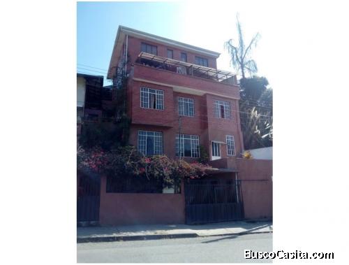HERMOSA CASA CON 10 DEPARTAMENTOS EN CUENCA