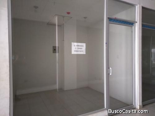 Arriendo o Vendo 2  locales comercial para bodega en centro comercial plaza Real Calderón