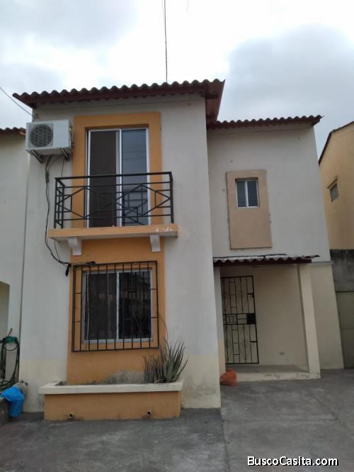 Casa de 2 plantas urbanizacion Metropolis 2 b Guayaquil