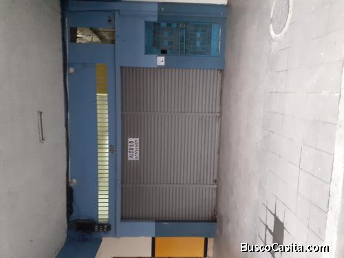 Alquilo amplio local comercial en el centro de la ciudad de Guayaquil.