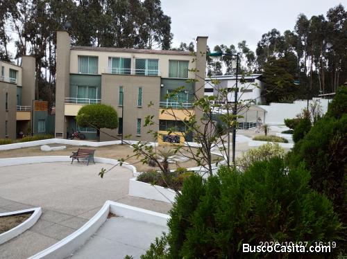 LINDA CASA EN CONJUNTO CERRADO NORTE DE QUITO