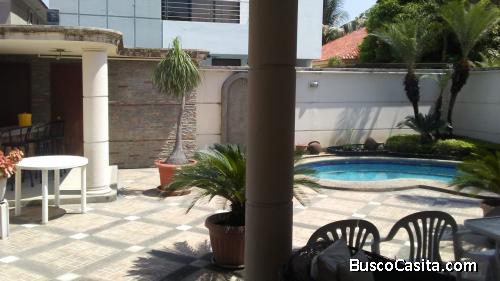 Casa en Venta Urb. Vista Sol | 4 dormitorios | Piscina