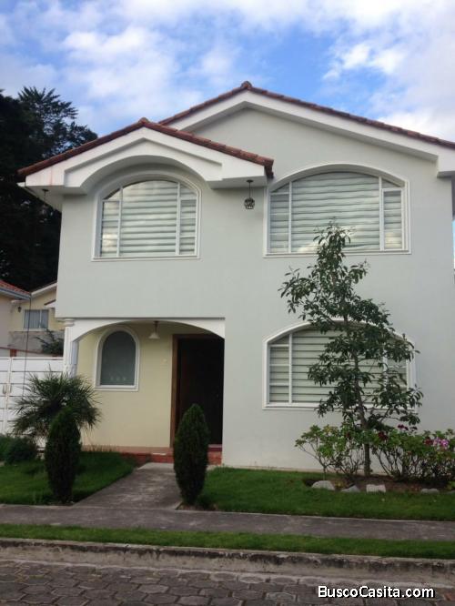 Se vende casa en Otavalo en conjunto residencial privado