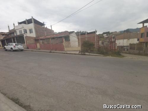 LOTE ESQUINERO CON CASA DE VENTA EN SAN CAYETANO BAJO A BUEN PRECIO