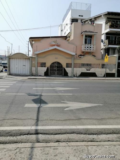 RENTA ALQUILER AMPLIA PLANTA BAJA EN  CASA PARA EMPRESA O CONSULTORIOS 