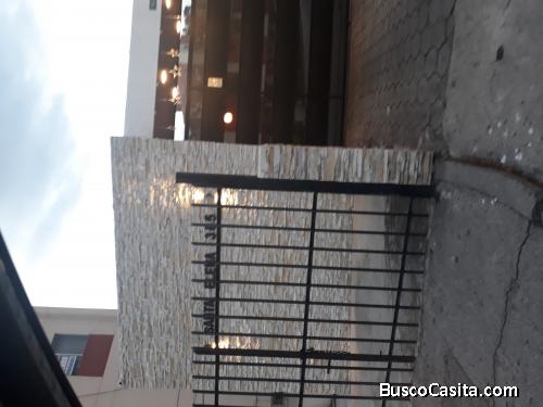 CASA DE DOS PISOS EXCELENTE UBICACION 