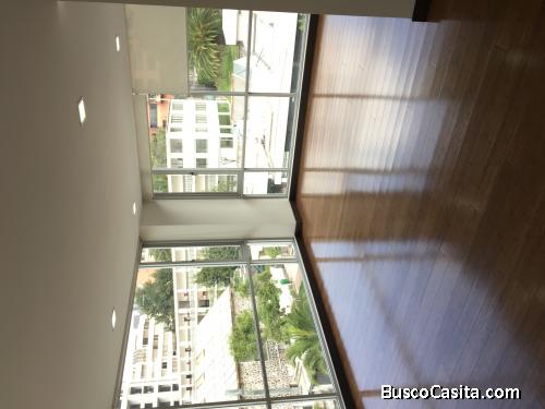 Arriendo amplio departamento Sector La Paz/ González Suárez. QUITO-ECUADOR