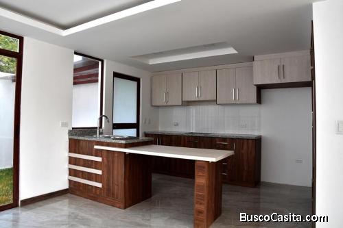 HERMOSAS CASAS VIP EN IBARRA 119m2 SECTOR EXCLUSIVO $82.000