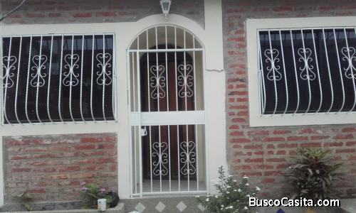 ARRIENDO CASA EN SECTOR LA PRADERA 2 EN MANTA- $180 NEGOCIABLE