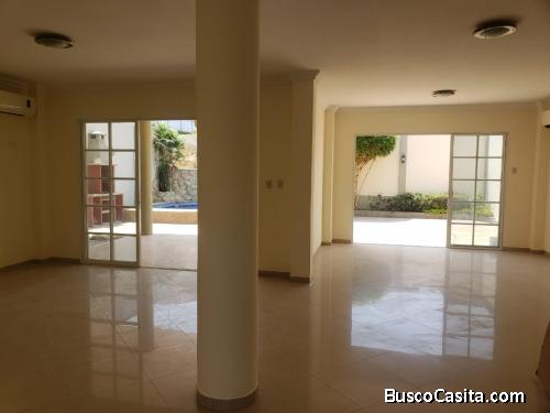 ALQUILER DE CASA 3 DORMITORIOS SECTOR  VIA A LA COSTA 