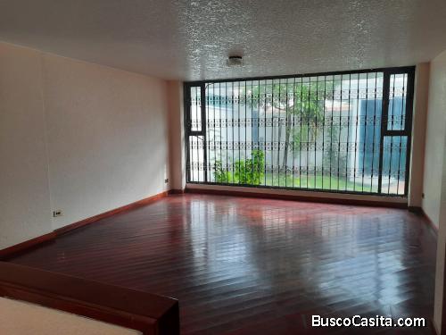 Departamento Duplex, con amplias áreas 