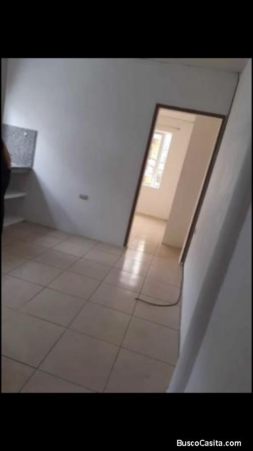 Alquilo suite para persona sola en cdla El Paraiso