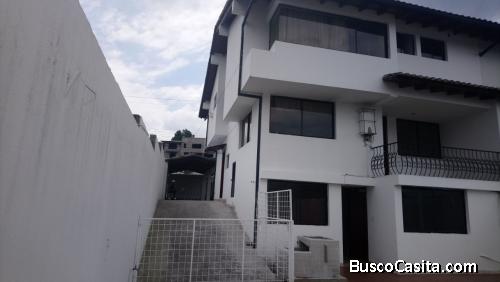 VENDO CASA GRANDE CON HERMOSA VISTA 