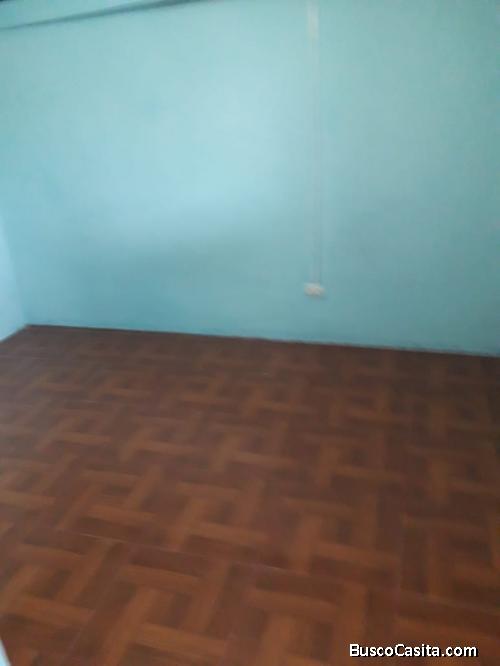 SE ARRIENDA COMODA HABITACIÓN CON BAÑO INDEPENDIENTE, MUY CENTRICO Y SEGURO