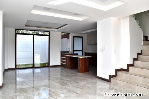 HERMOSAS CASAS VIP EN IBARRA 162 m2 SECTOR EXCLUSIVO $82.000