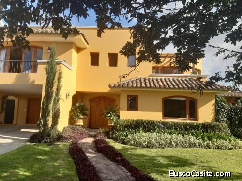 Casa en urb exclusiva en Tumbaco oportunidad