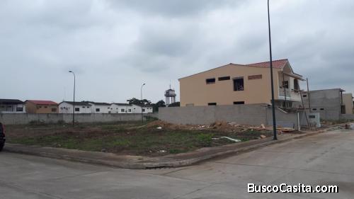 Solar en Urb. Portal del Río a lado de Shopping Mall