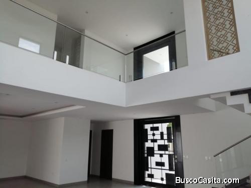 VENDO CASA VIA A SAMBORONDÓN  4 DORMITORIOS DE ESTRENO 