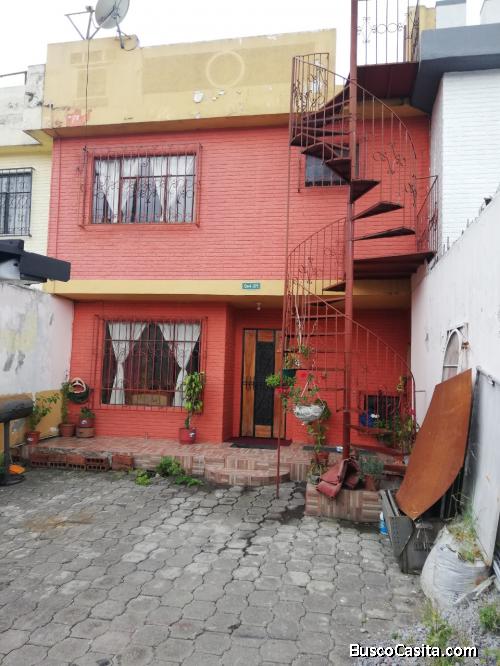 Se vende casa de 4 dormitorios en sector de Cotocollao.