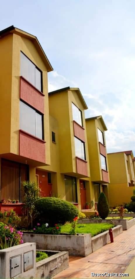 Casa venta amplia, 4 dormitorios, Sector Carcelén 