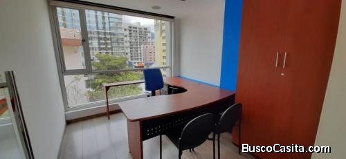 OFICINA AMOBLADA EN RENTA - Sector La Carolina