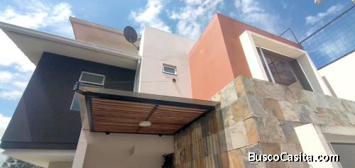 HERMOSA CASA AMPLIA CON TERRENO GRANDE EN CUENCA