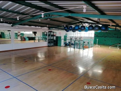 ARRIENDO AMPLIO LOCAL DOS PLANTAS SECTOR NORTE QUITO 