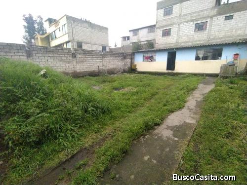 Vendo terreno de 180 mts2 con media agua. Ubicado al sur de Quito. Sector Camal Metropolitano.