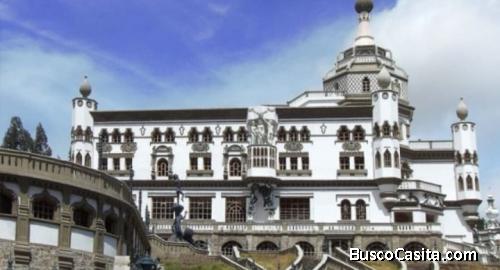 CASTILLO HOTEL GUACHALÁ EN CAYAMBE