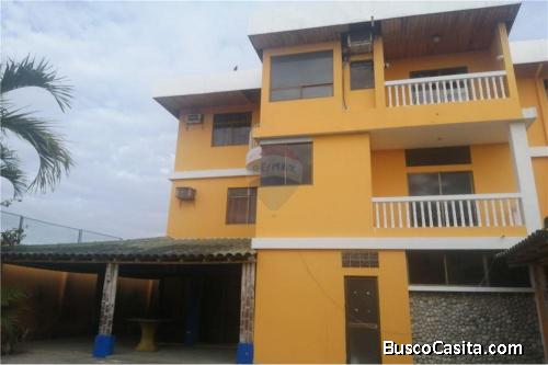 Manta Ecuador casa  3 pisos 3500 m2 construccion