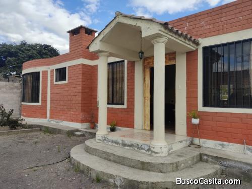 EN VENTA CASA CON TERRENO