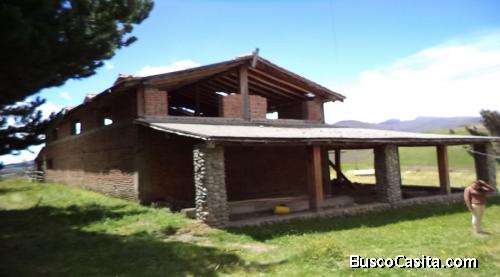 HERMOSA HACIENDA DE 100 HECTÁREAS A 30 MINUTOS DE CAYAMBE