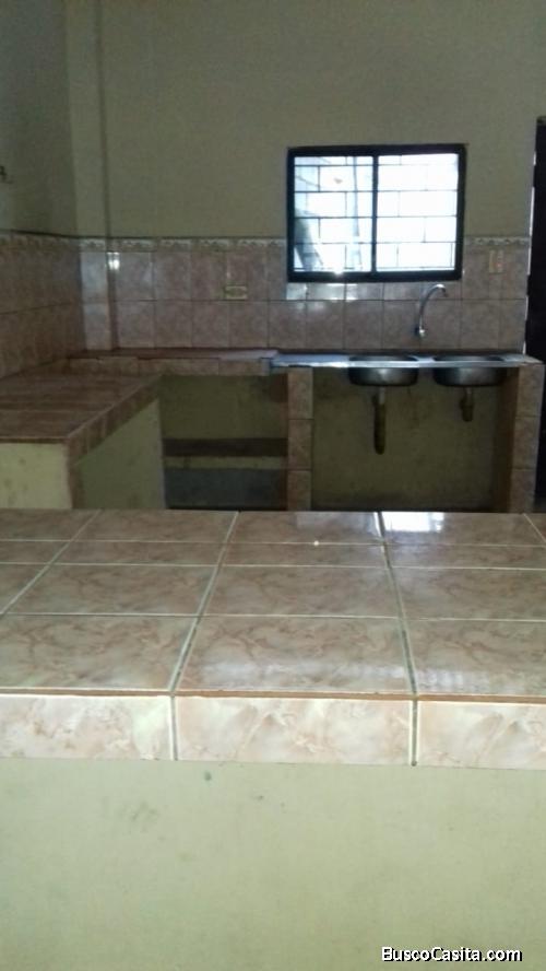 Casa en venta, ubicada muy cerca de la principal.