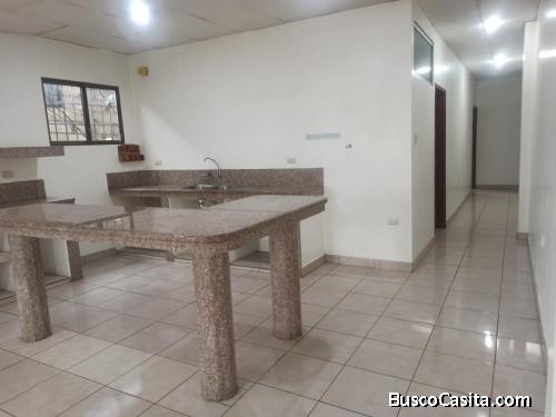 DEPARTAMENTO EXCELENTES CONDICIONES CON PARQUEO PARA MOTO 