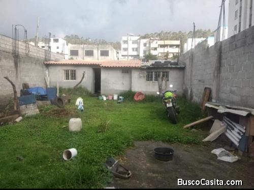 Terreno de 190mts², con cerramiento y media agua en el Sur de Quito 