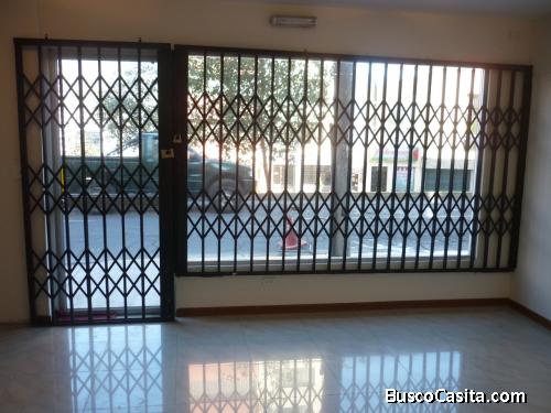 Vendo Local Comercial 32 m² - Sector El Batán - 0 9 8 4 2 4 2 8 9 7