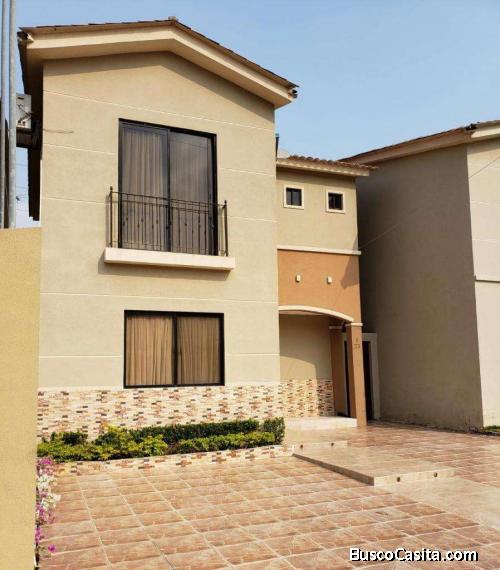 Hermosa casa en Plaza Madeira 