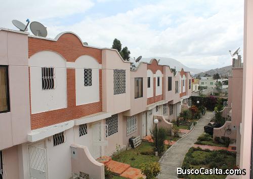 Casa de venta MItad del Mundo, conjunto Villas Anton, cerca a vias y supermercados, excelente clima