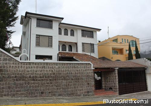 Casa Pusuqui, Urbanizacion del Colegio Frances, zona residencial de alta plusvalia