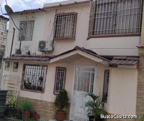 CASA EN VENTA NORTE DE GUAYAQUIL CERCA DEL PARQUE SAMANES 