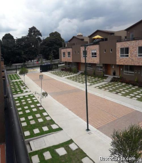 CASAS EN CONOCOTO DE 140 M