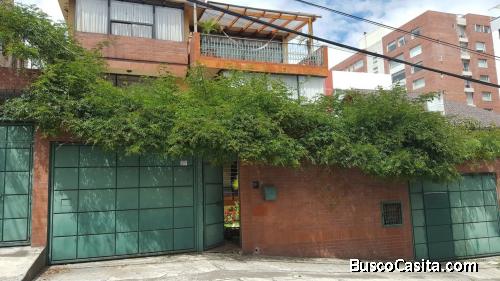 Comparto Departamento. Zona residencial y comercial de Quito.