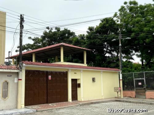 Alquilo CASA en Samanes VI