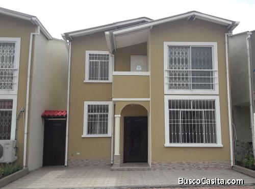 ALQUILO CASA DE 2 PLANTAS EN URB. JARDINES DEL RÍO (AUTOPISTA TERMINAL TERRESTRE - PASCUALES)