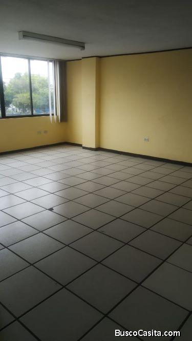 RENTO OFICINA AL NORTE DE QUITO 45M2