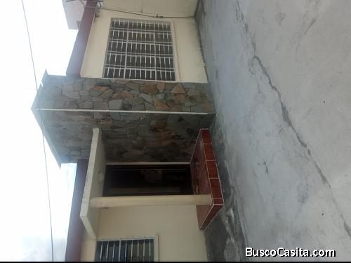 ARRIENDO CASA INDEPENDIENTE UNA SOLA PLANTA PARA VIVIENDA O NEGOCIO SECTOR NORTE DE QUITO