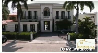 Urb. ENTRE LAGOS casa en venta.