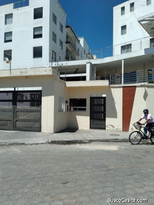 Rento bonita casa de 3 pisos  en conjunto privado sector San Isidro del inca 