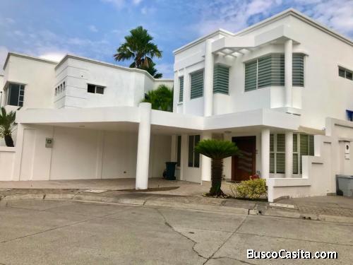 Residencia en ciudadela cerrada vía samborondon 